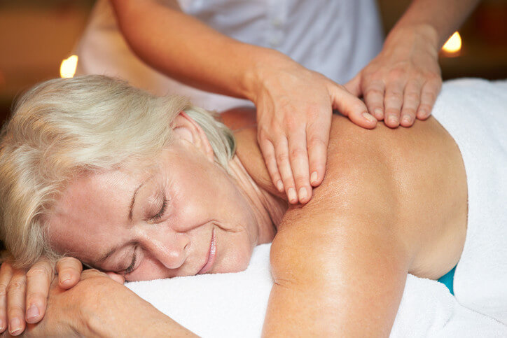Hướng dẫn cách bấm huyệt massage tốt cho xương khớp